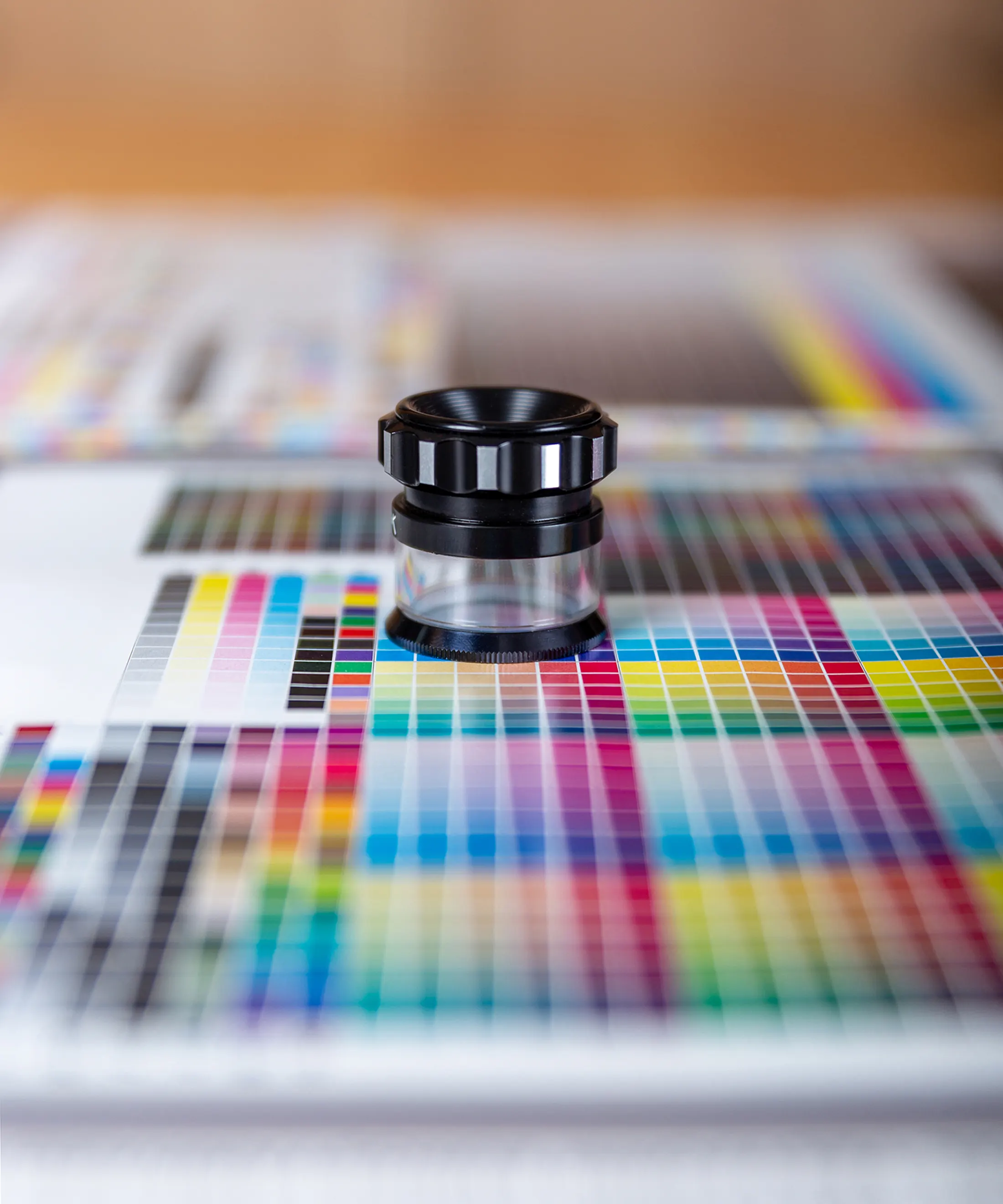 Print color card with loupe